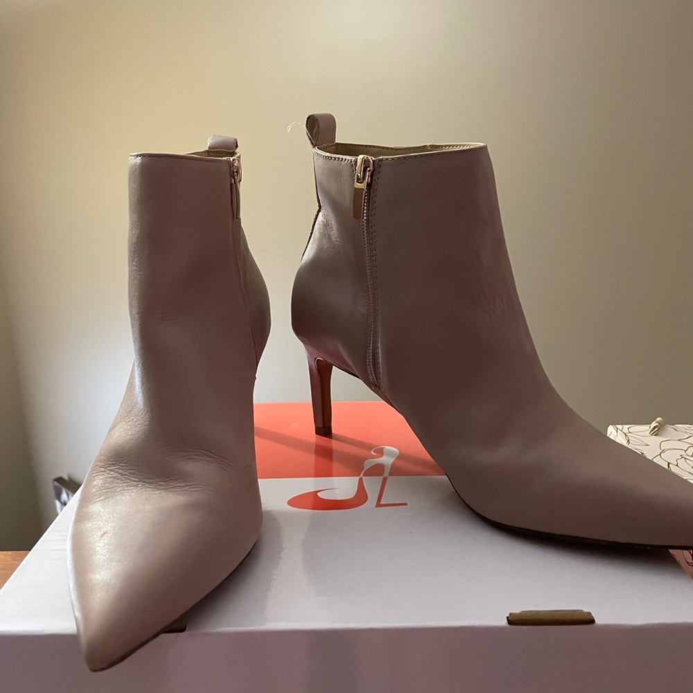 Chic Light Pink Leather Booties